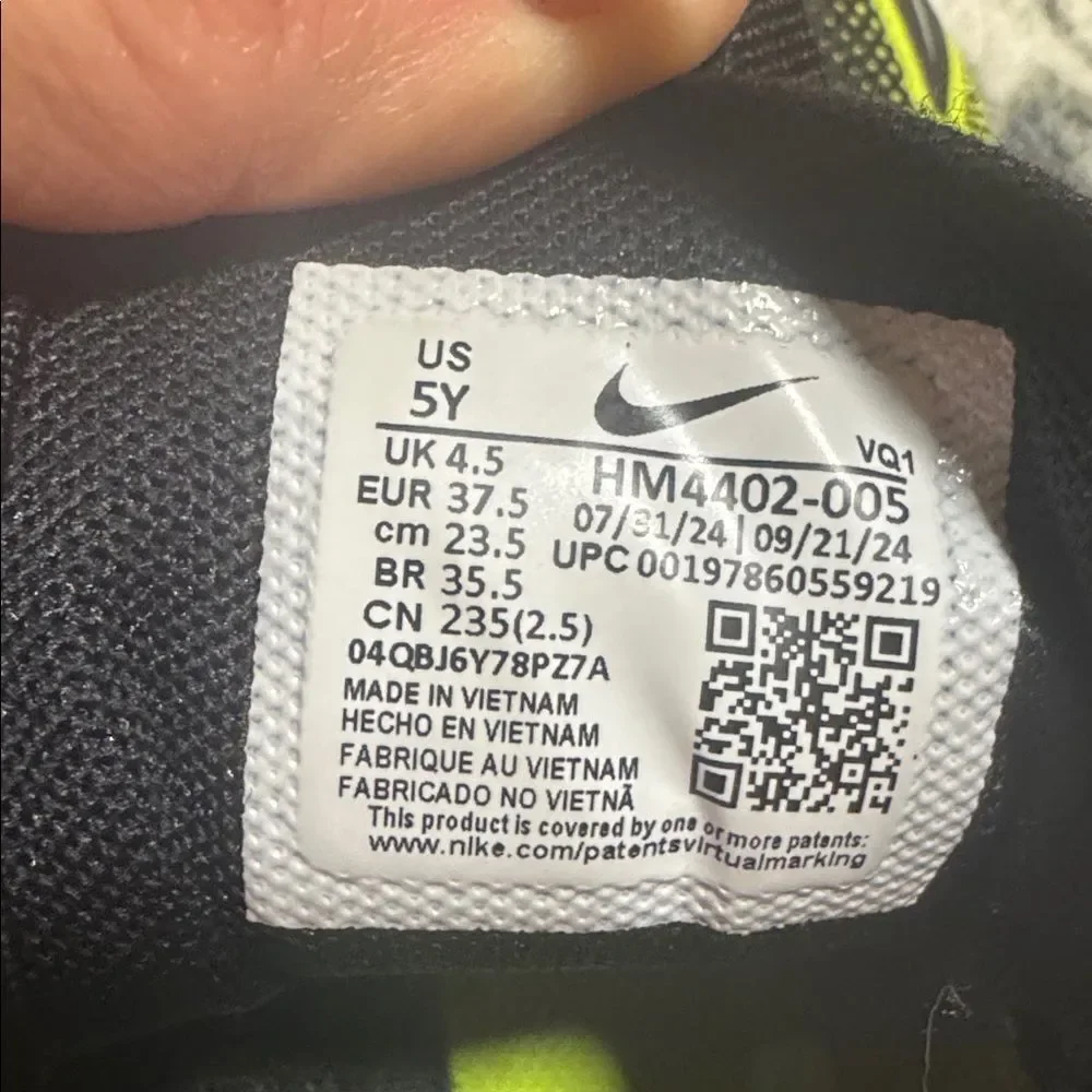 Nike Boys Cosmic Runner Sneaker